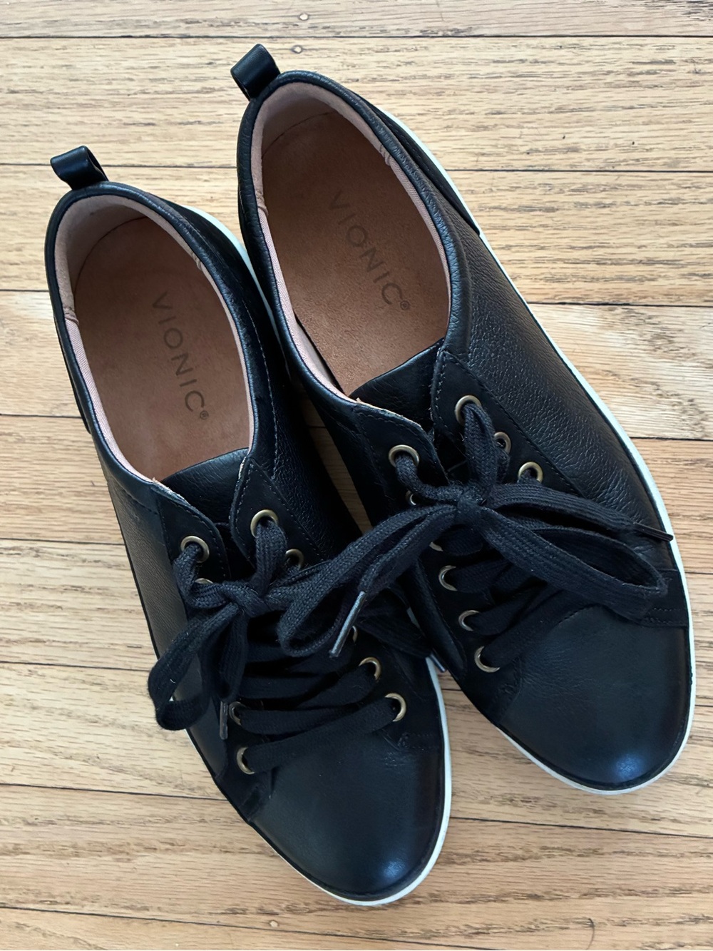 Vionic Winny Black Leather Lace-Up Sneakers Women's Size 8.5 Wide Width Orthotic